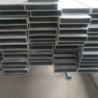 現(xiàn)貨鋁制管材 鋁合金方管方通型材 批發(fā)鋁及鋁合金材各個(gè)規(guī)格鋁材