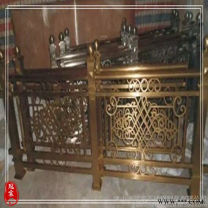 冠宸24K金樓梯扶手護(hù)欄 電泳K金樓梯扶手護(hù)欄 電泳玫瑰金樓梯扶手護(hù)欄生產(chǎn)廠家 提供上門(mén)測(cè)量安裝服務(wù)